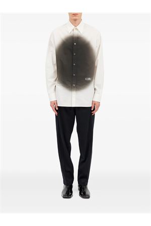 Camicia in cotone bianco con stampa spray MM6 MAISON MARGIELA | SH0DT0042M35256101